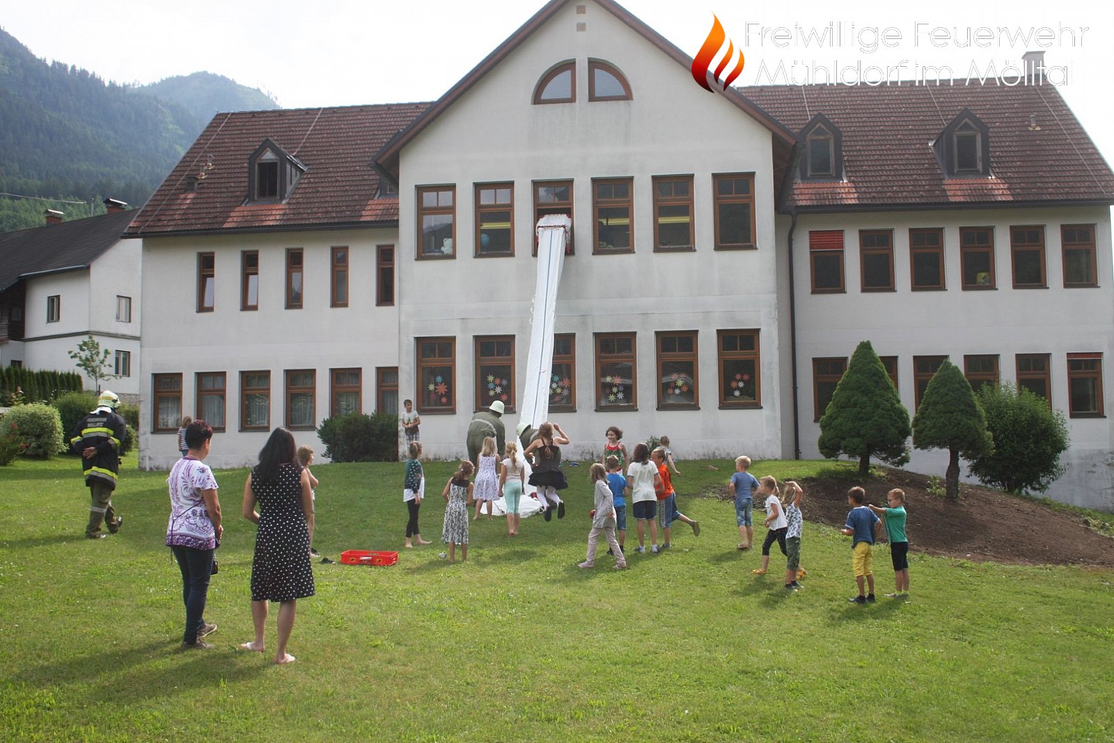 Einsatzübung in der Volksschule Mühldorf