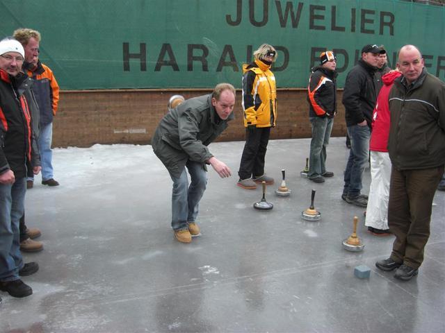 10-01-02 Ortsmeisterschaften Eisstock 2010-011