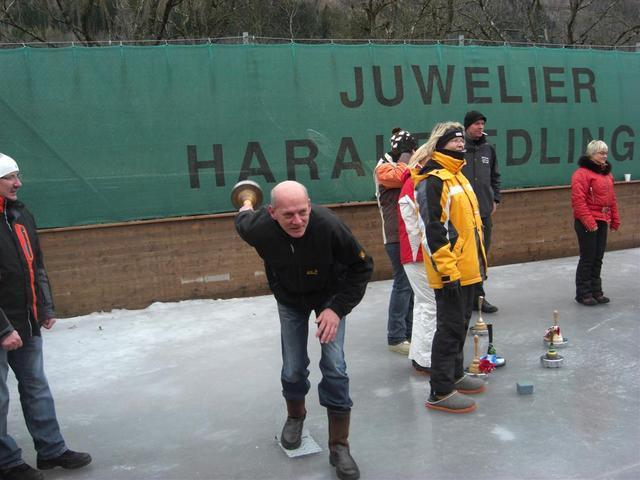 10-01-02 Ortsmeisterschaften Eisstock 2010-020