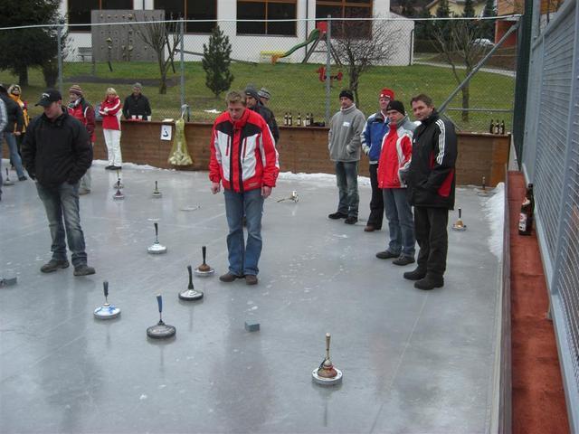 10-01-02 Ortsmeisterschaften Eisstock 2010-024