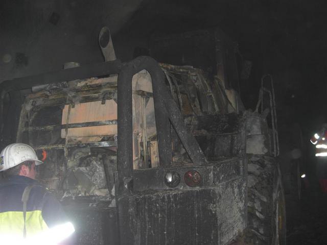 10-12-02 - Brand Radlader 053