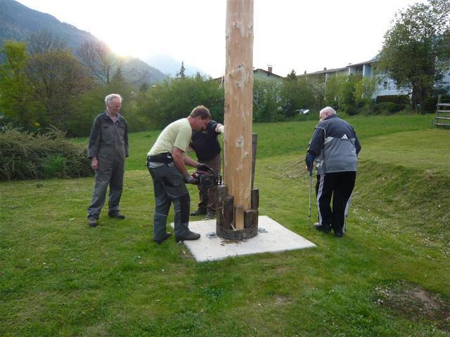 10-04-30 Maibaum 105