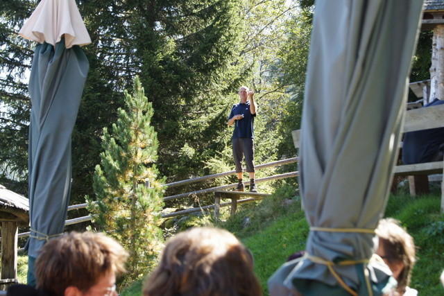 12-09-09 Almwandertag 2012 029