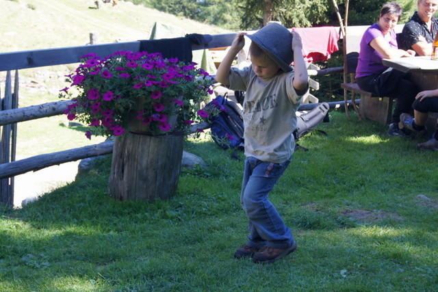 12-09-09 Almwandertag 2012 044