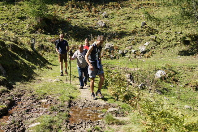 12-09-09 Almwandertag 2012 091