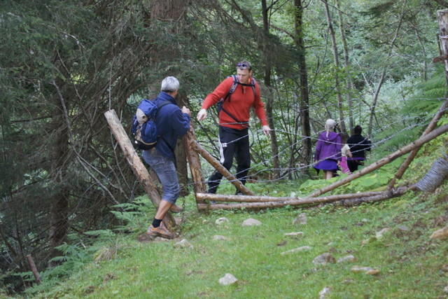 12-09-09 Almwandertag 2012 112